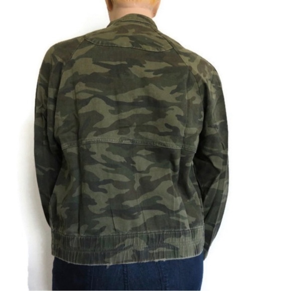 KUT from the KLOTH Jeans Women Cruz Camo Bomber Jacket Size Medium NWT - Picture 3 of 8